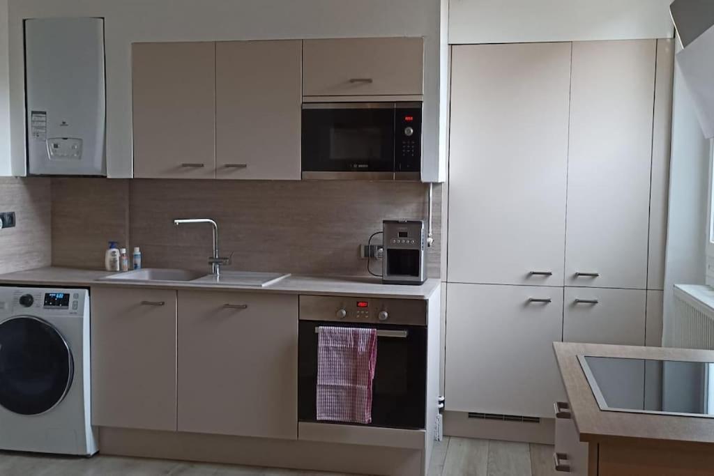 Suresnes : 2 Pieces Cosyアパートメント エクステリア 写真
