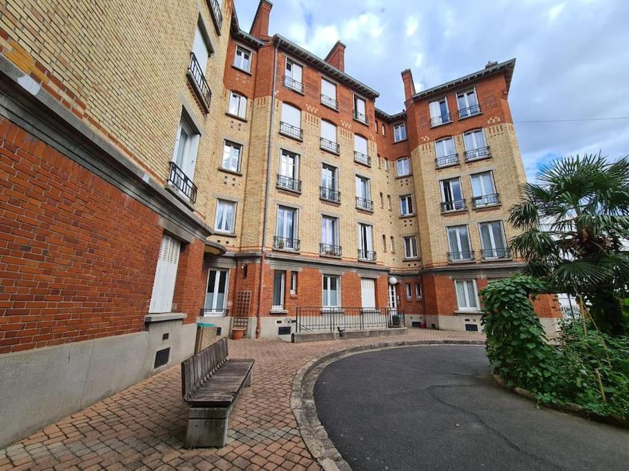Suresnes : 2 Pieces Cosyアパートメント エクステリア 写真