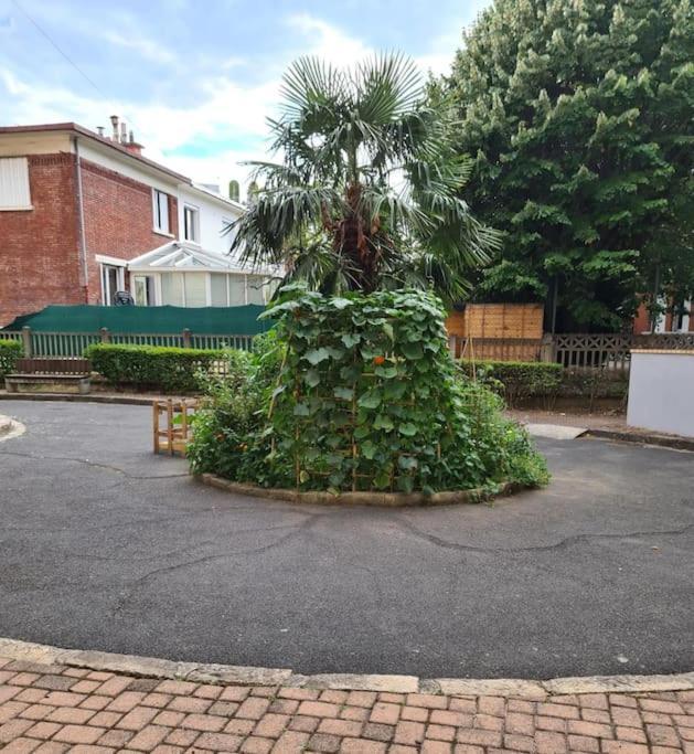 Suresnes : 2 Pieces Cosyアパートメント エクステリア 写真